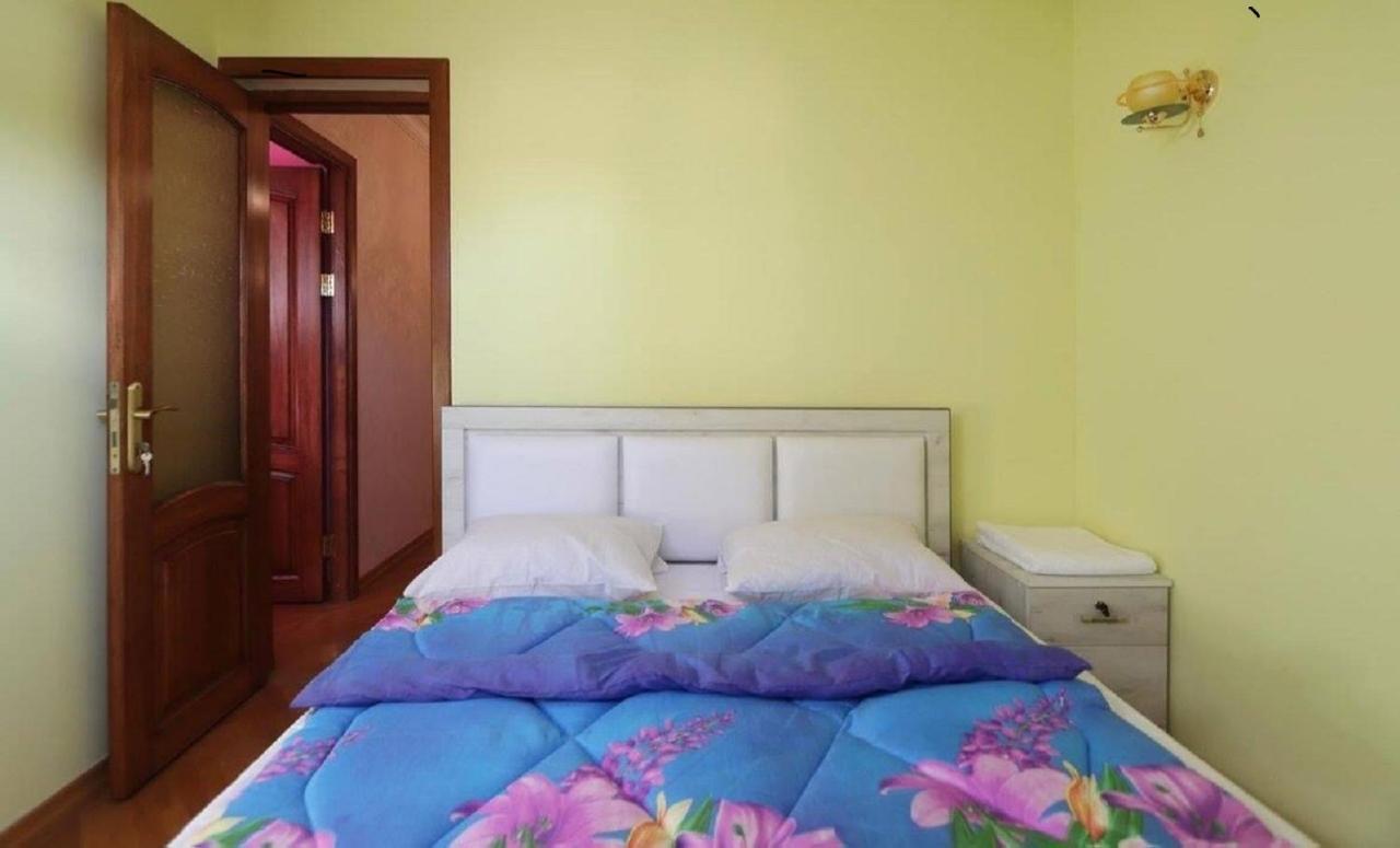 Tumanyan Hostel And Tours Ereván Habitación foto