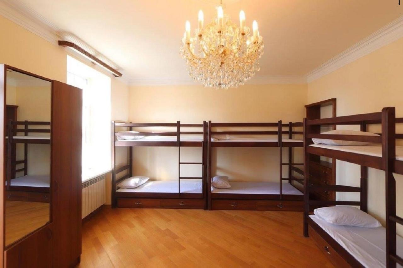 Tumanyan Hostel And Tours Ereván Habitación foto